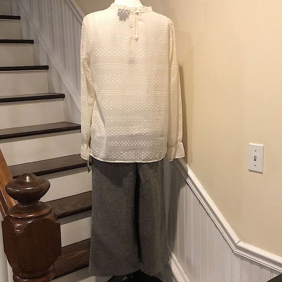 LIZ CLAIBORNE Ivory Pullover Blouse W Scalloped Collar & Cuff Sz Small NWT - Picture 10 of 11